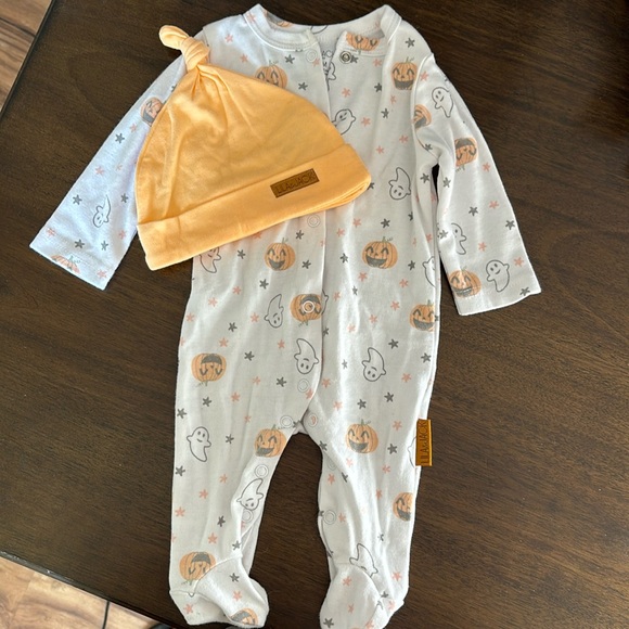 Ghost / Pumkin Footie With Hat - Picture 1 of 6